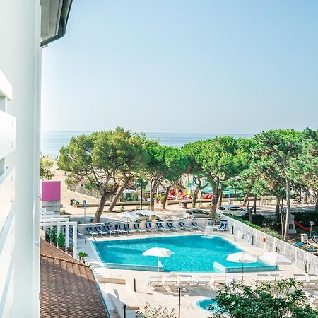 Hotel Bristol Lignano Sabbiadoro Exterior foto