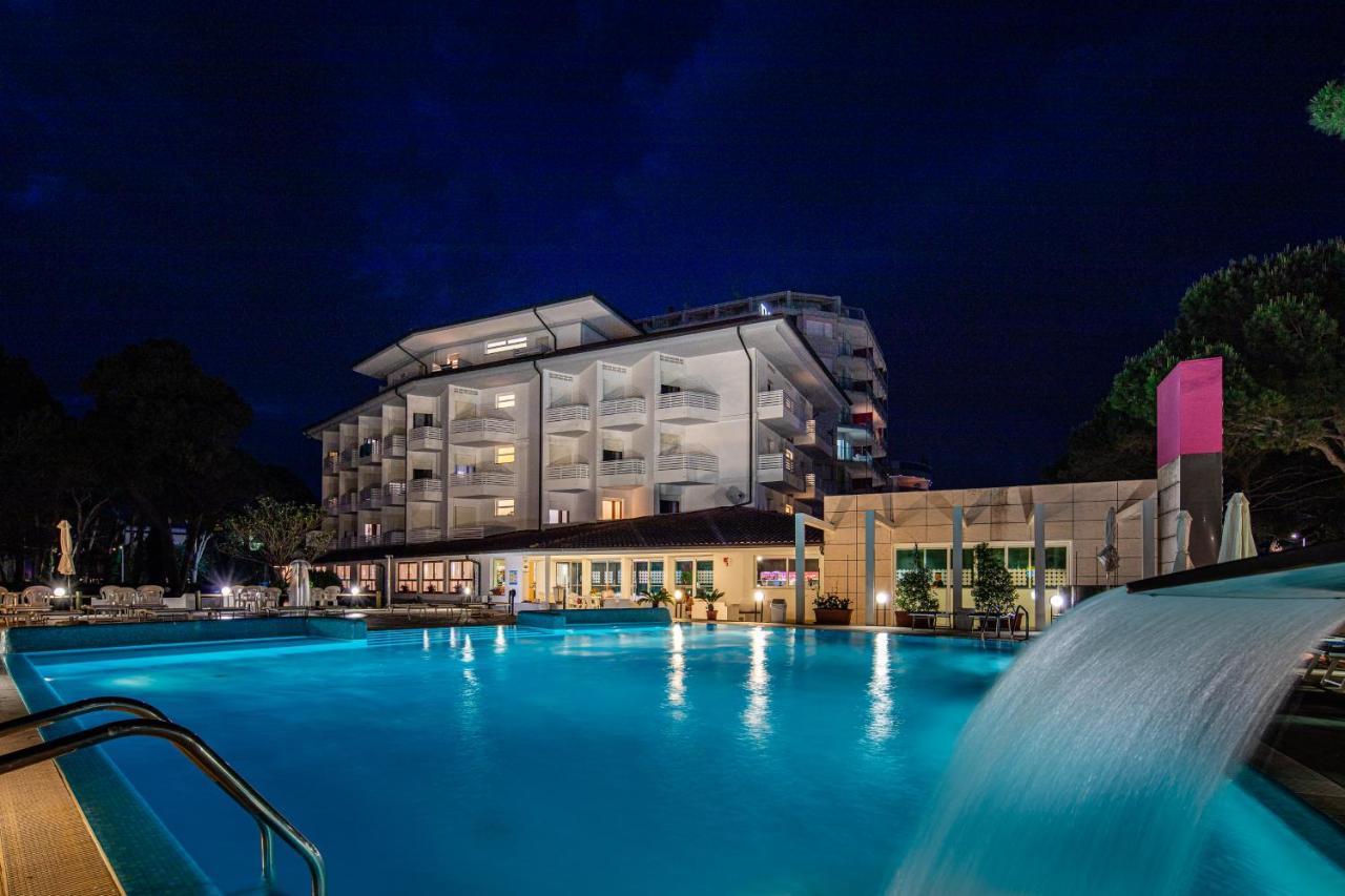 Hotel Bristol Lignano Sabbiadoro Exterior foto