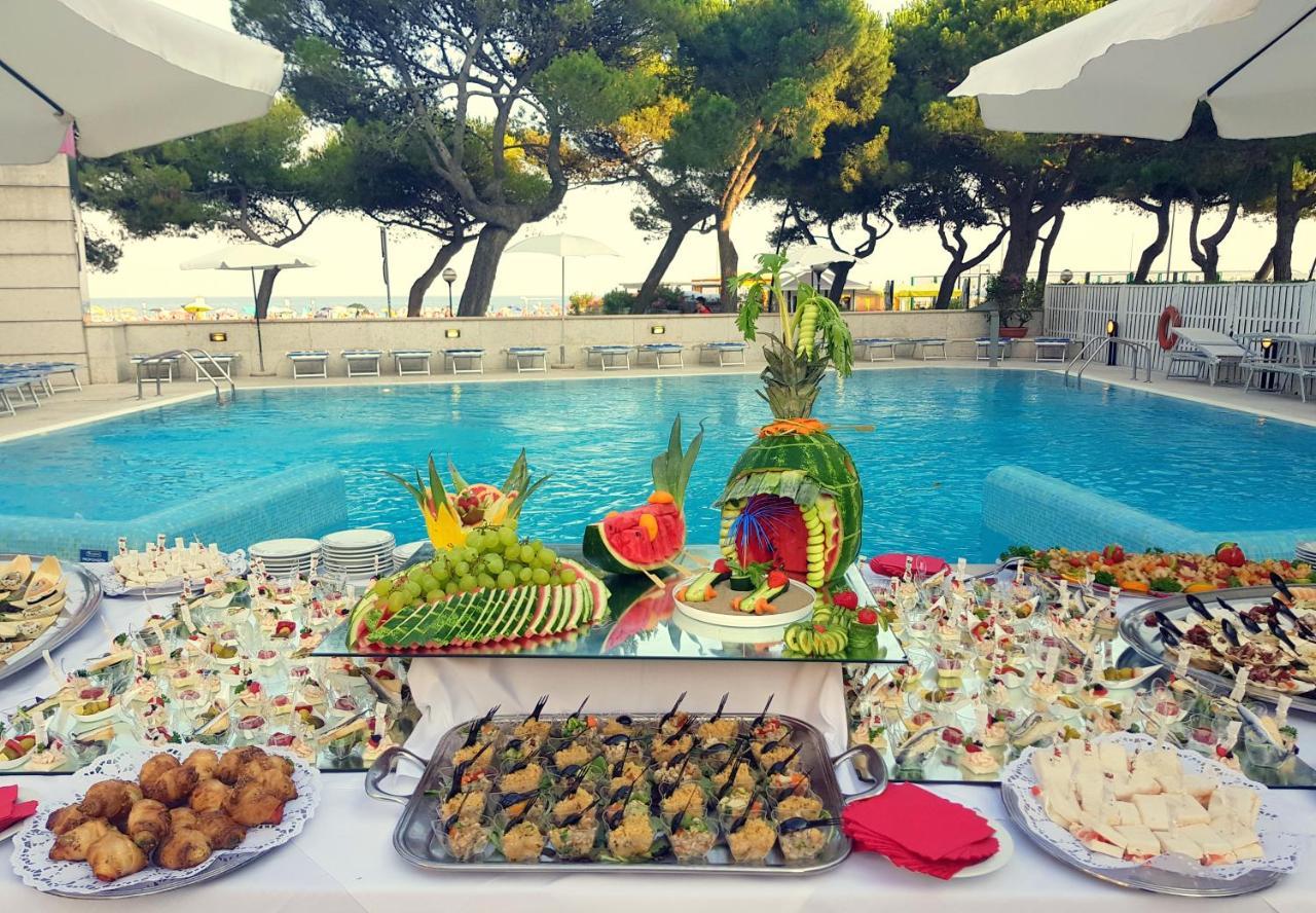 Hotel Bristol Lignano Sabbiadoro Exterior foto